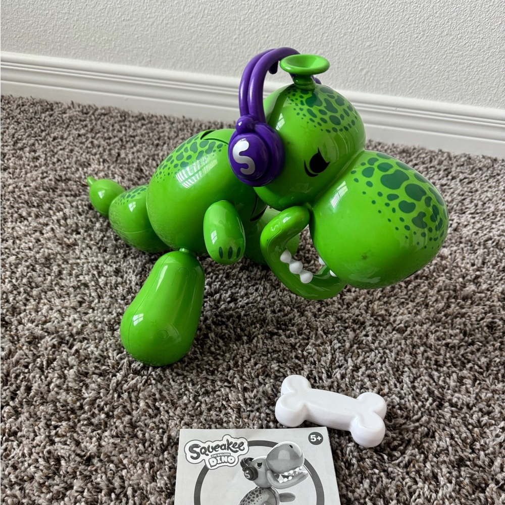 Squeakee the balloon Dino